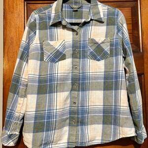 Natural Reflections Women's Acid-Wash Twill Plaid Long-Sleeve Button-Up Shirt